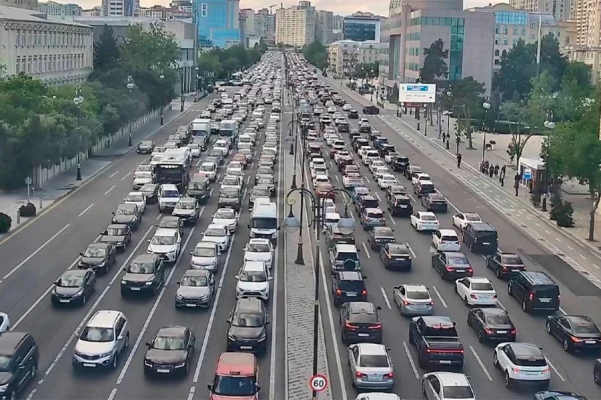 Yay mövsümündə Bakıda sıxlıq niyə azalmır? – Akademik problemin həllini göstərdi