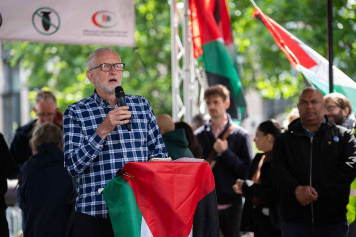 Britaniyada sabiq lider yeni siyasi partiya yaradır