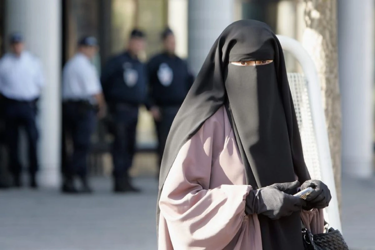 Qazaxıstanda niqab qadağası təsdiqləndi