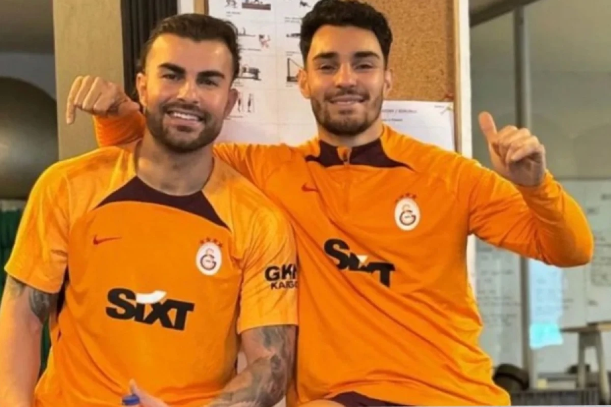 "Qalatasaray" iki futbolçusu ilə müqavilə müddətini uzatdı