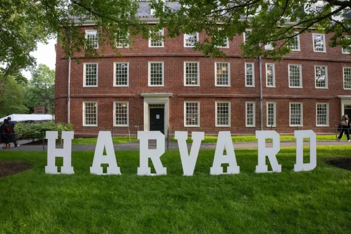 Harvard Ağ Evə 500 milyon dollar verəcək