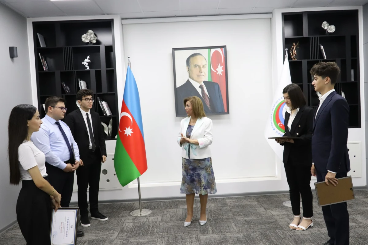 Bahar Muradova Uşaq Səfirlər Məclisinin ali məktəbə qəbul olmuş üzvləri ilə görüşdü — 3