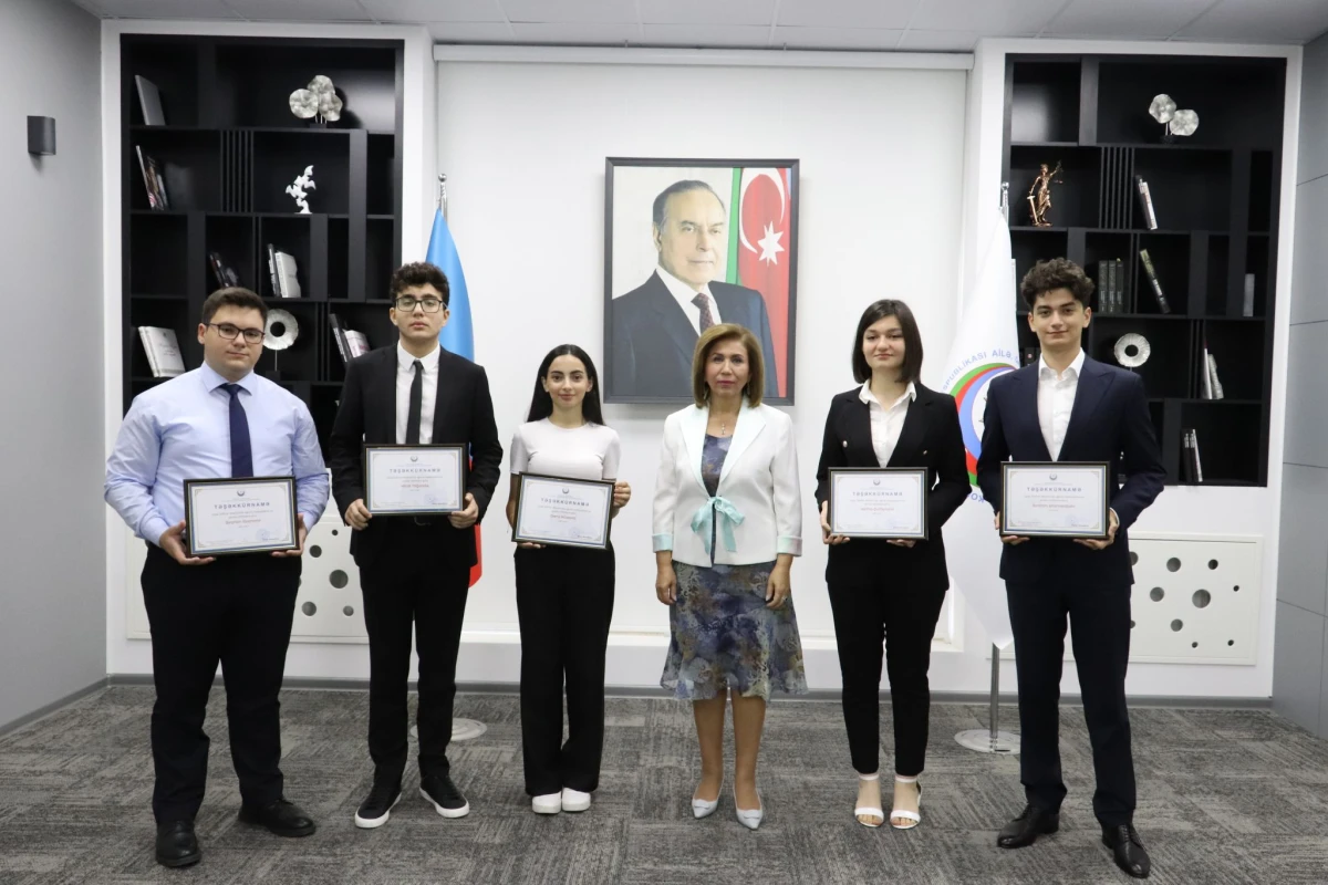 Bahar Muradova Uşaq Səfirlər Məclisinin ali məktəbə qəbul olmuş üzvləri ilə görüşdü — 4