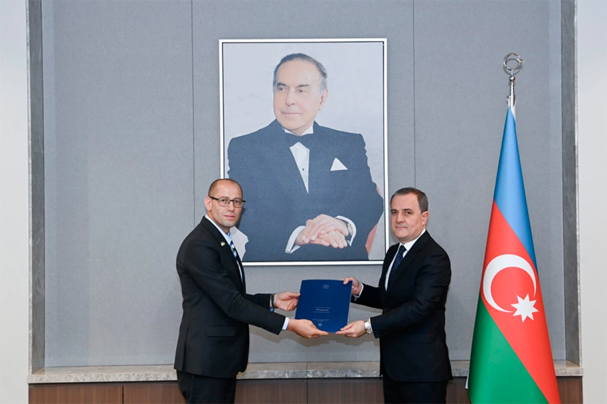 Ceyhun Bayramov İsrailin yeni təyin olunmuş səfiri ilə görüşdü