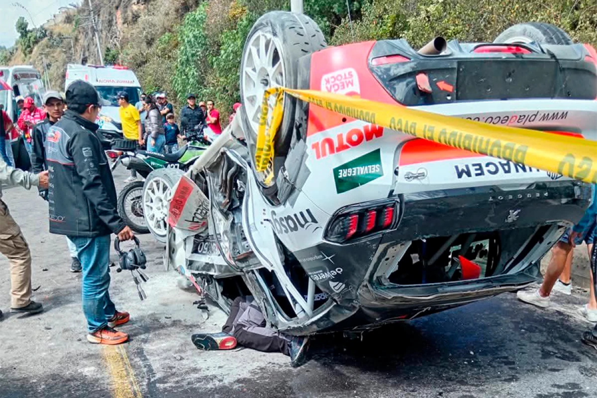 Ralli avtomobili izdihama çırpıldı