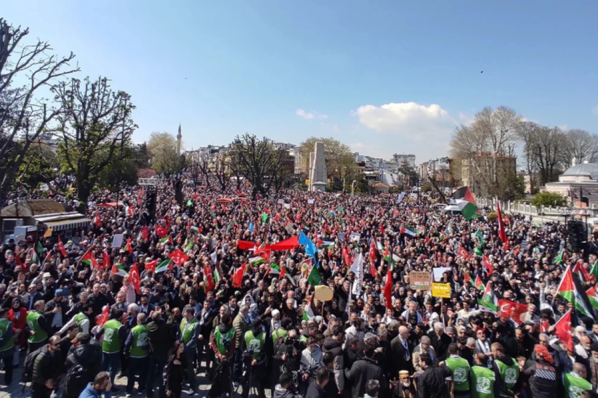 İstanbulda Qəzzaya dəstək yürüşü keçirildi