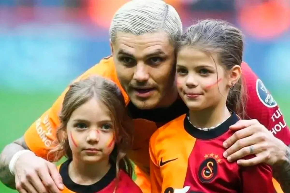 İkardinin qızları ataları ilə ünsiyyəti kəsdi