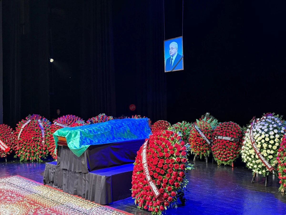 Prezident İlham Əliyev və Mehriban Əliyeva Elçin Əfəndiyevlə vida mərasiminə əklil göndərdilər — 1