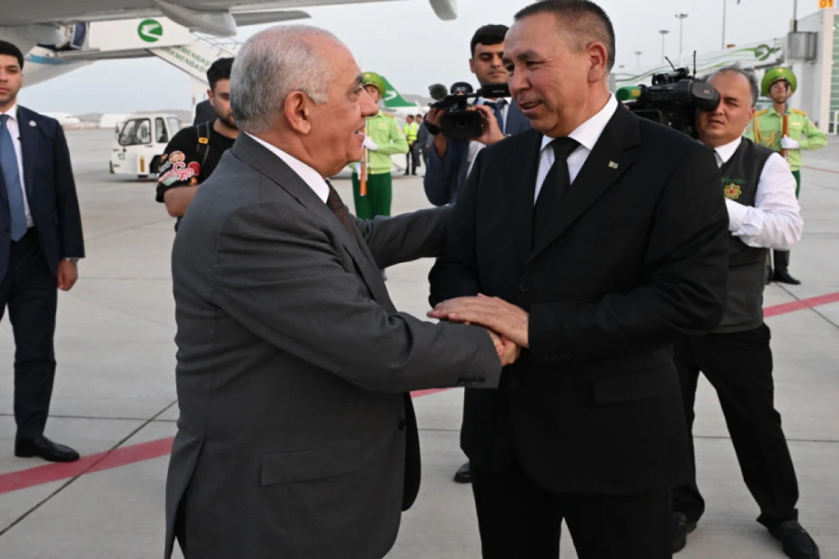 Baş nazir Əli Əsədov Türkmənistana səfər etdi