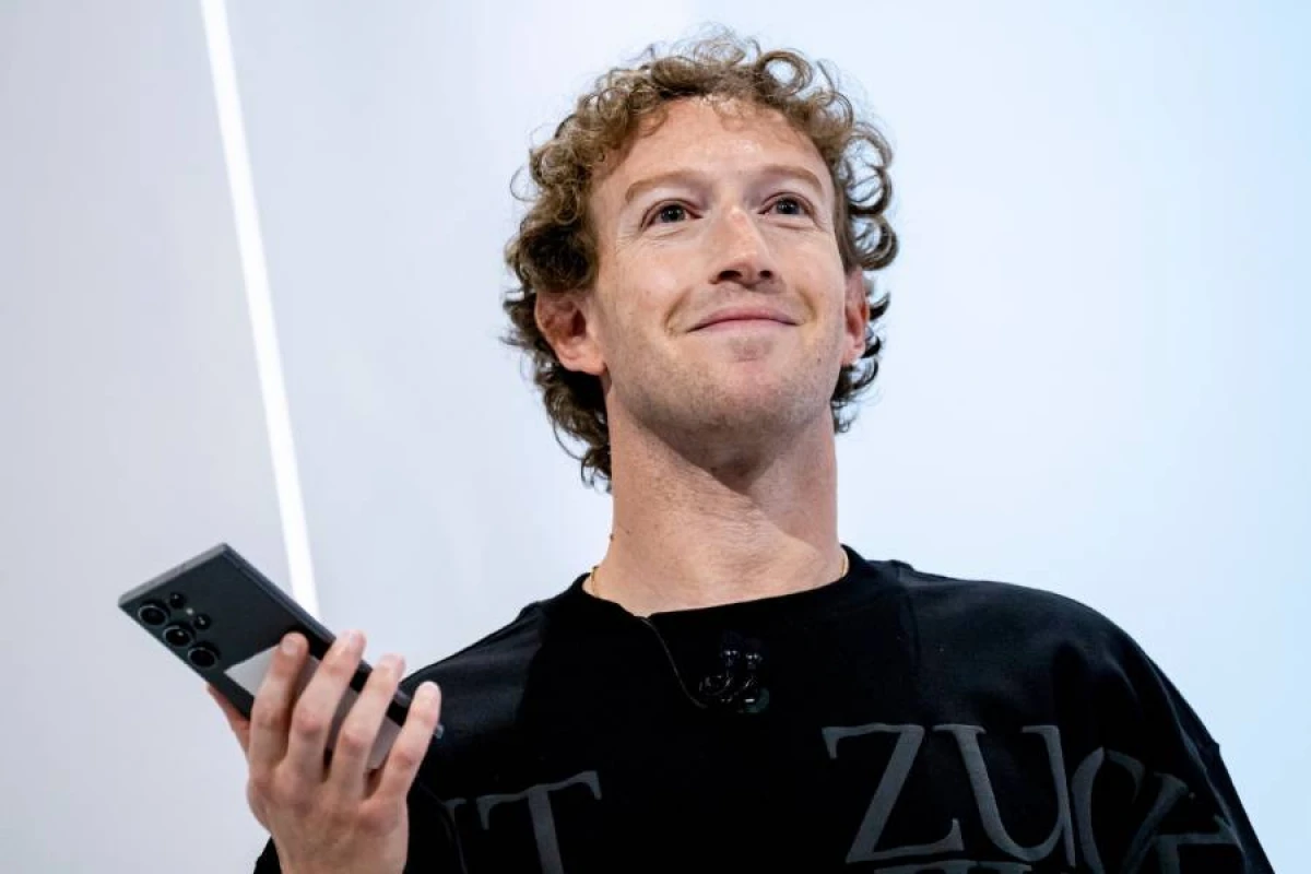 Zukerberq: “Tezliklə “iPhone” ilə vidalaşacağıq”