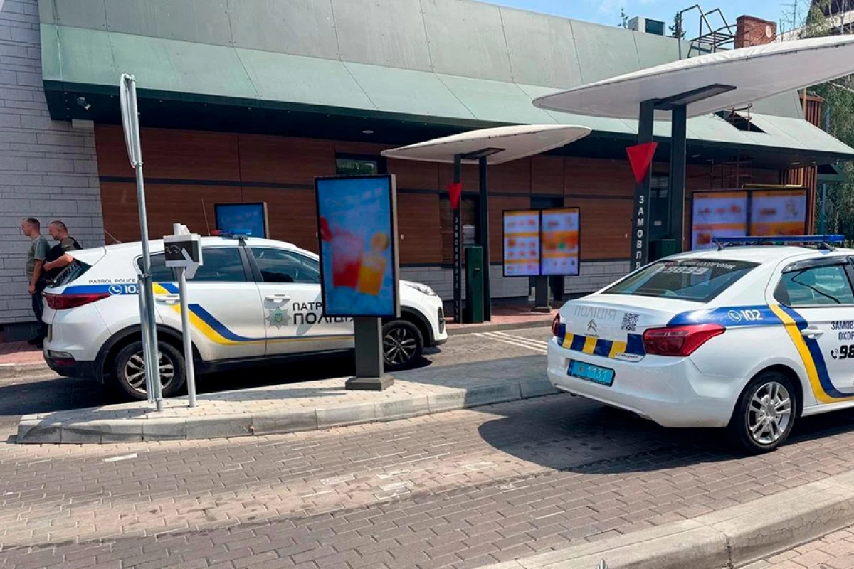 Ukraynada silahlı şəxs "McDonald’s" restoranını ələ keçirdi