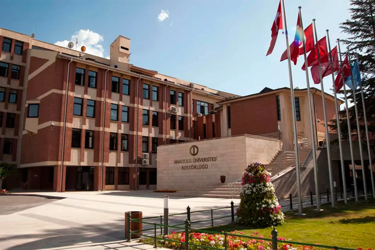 Türk dünyasının qlobal universiteti Azərbaycan məzunlarını yola salır