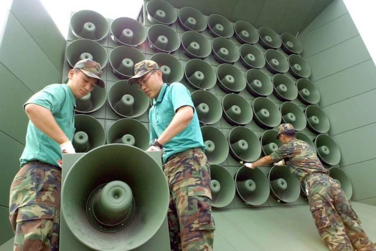 Şimali Koreya sərhəddə səsgücləndiriciləri sökür