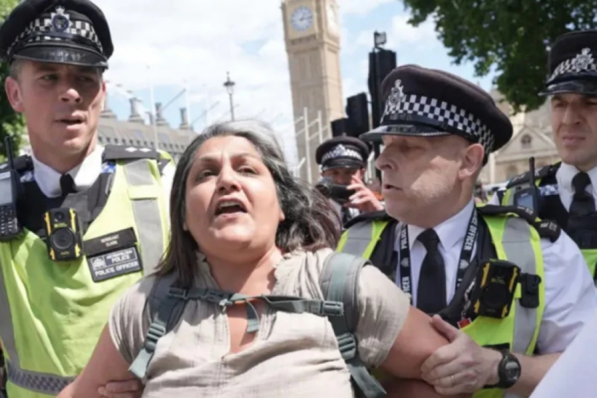 Londonda etirazlar - 50-dən çox şəxs saxlanıldı