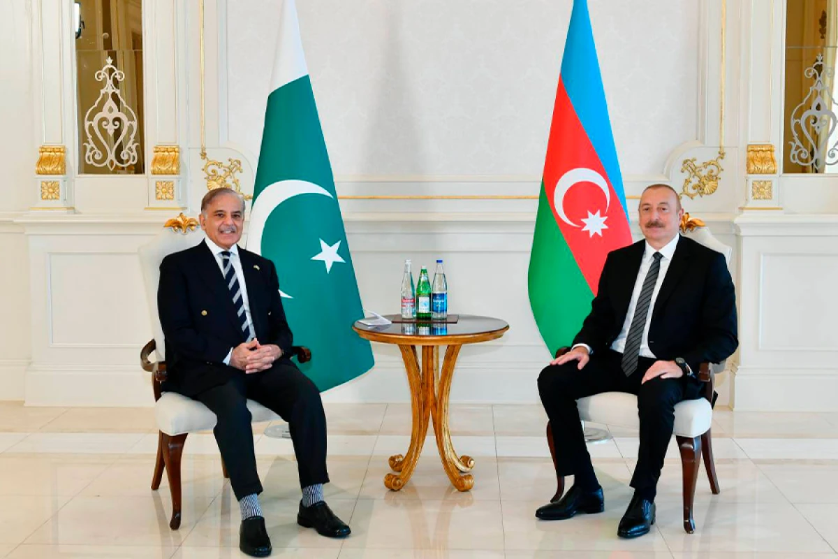 Prezident İlham Əliyev Şahbaz Şərifə zəng etdi