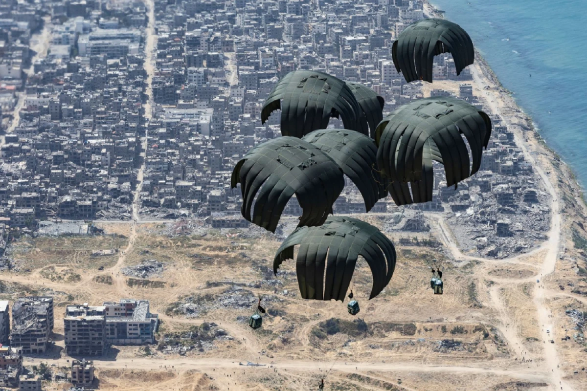Qəzzaya hava yolu ilə humanitar yardım çatdırıldı