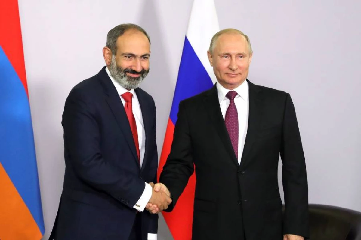 Putin Paşinyanla telefon danışığı apardı