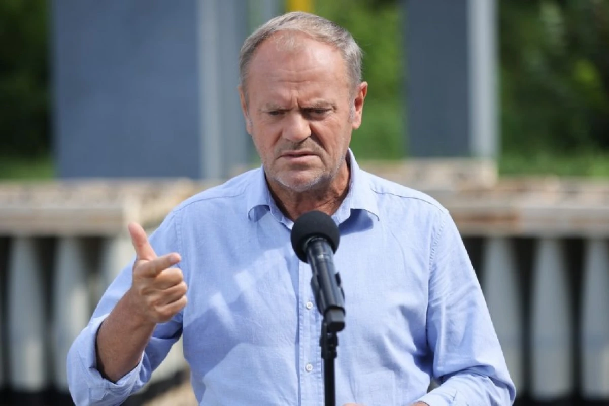 Tusk: "Rusiya Ukrayna ilə Polşanın arasını vurur"