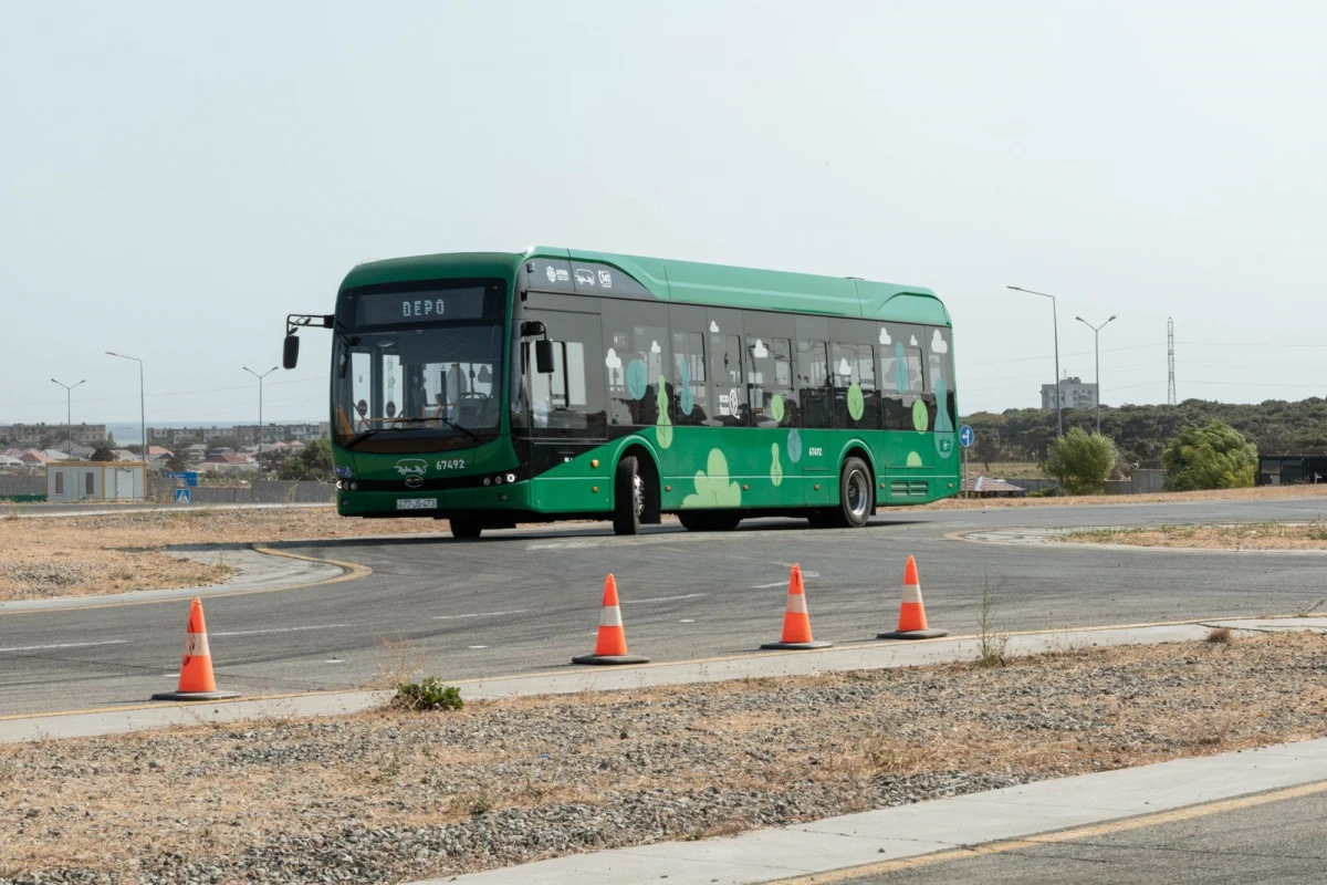 Avtobus idarə edəcək qadın sürücülər hazırlanır — 1