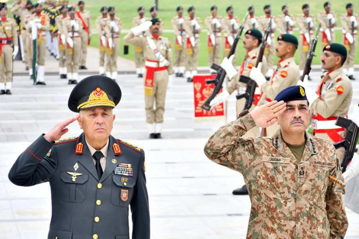 Pakistanın Quru Qoşunları komandanına Azərbaycanın hərbi medalı təqdim edildi