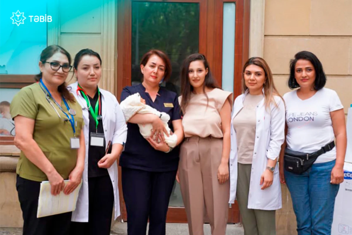 “20 Yanvar” stansiyasında doğulan körpə və anası tibb müəssisəsindən evə buraxıldı