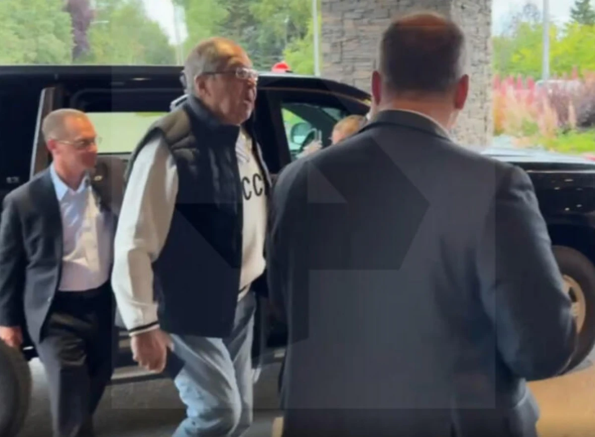 Lavrovun “SSRİ” yazılı sviteri müzakirə mövzusu oldu — 1