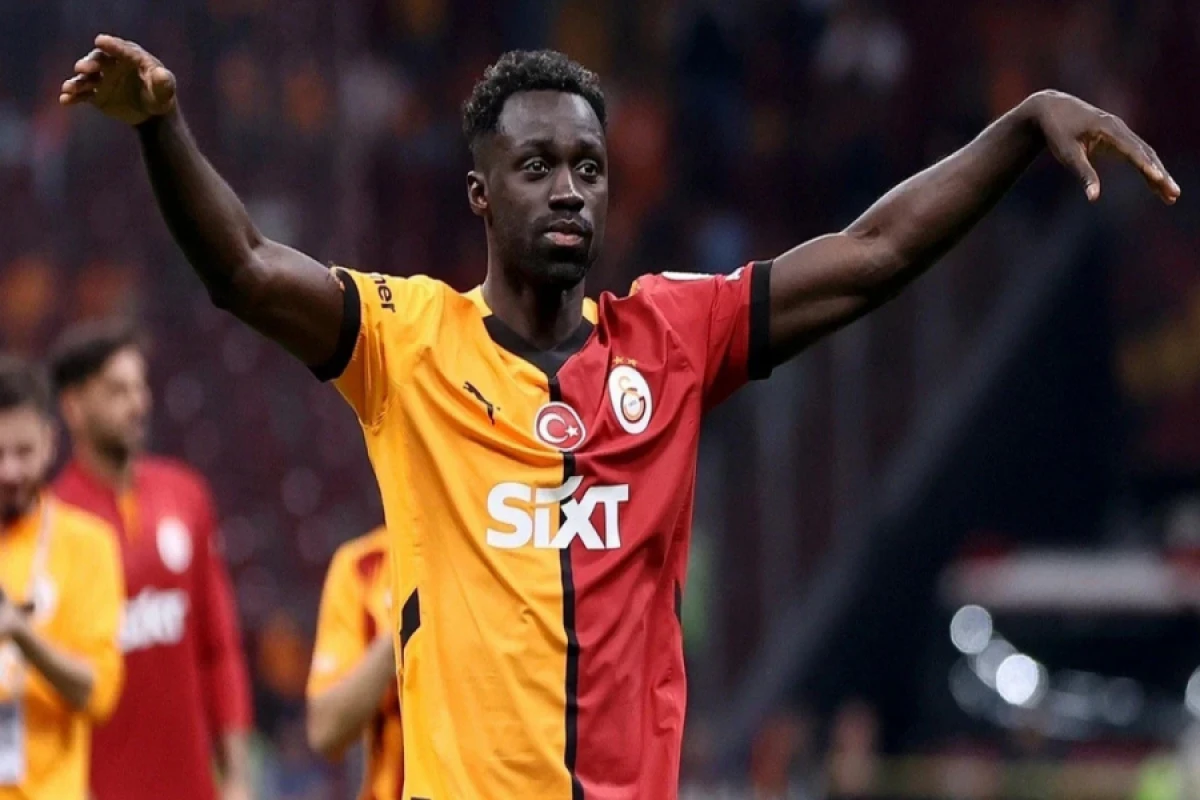 “Qalatasaray” Sançezlə müqavilənin müddətini uzatdi