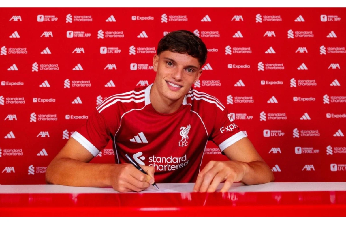 "Liverpul" 18 yaşlı müdafiəçini transfer etdi