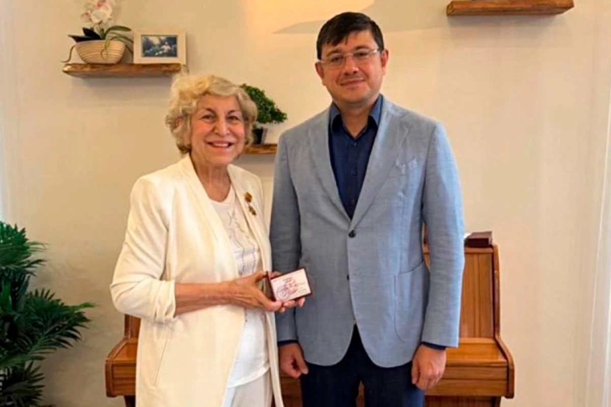 ABŞ-də yaşayan azərbaycanlıya medal verildi