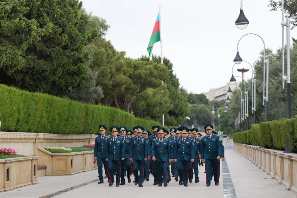 DSX rəhbərliyi Fəxri xiyabanı və Şəhidlər xiyabanını ziyarət etdi — 2