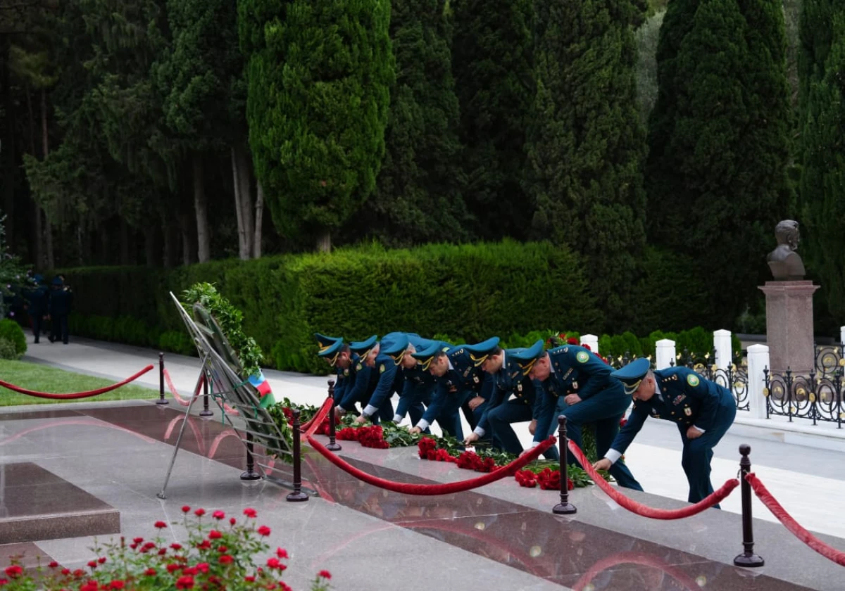 DSX rəhbərliyi Fəxri xiyabanı və Şəhidlər xiyabanını ziyarət etdi — 5