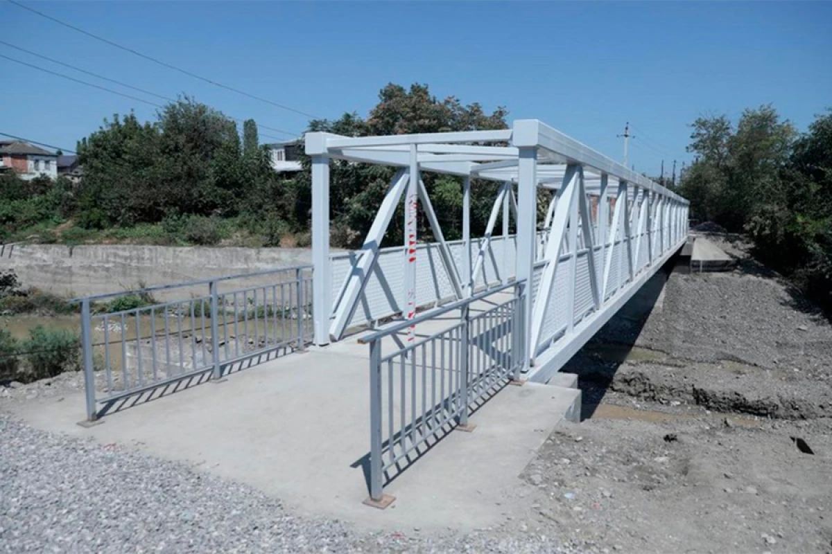 Qudyalçayın üzərində yeni piyada körpüsü inşa olundu