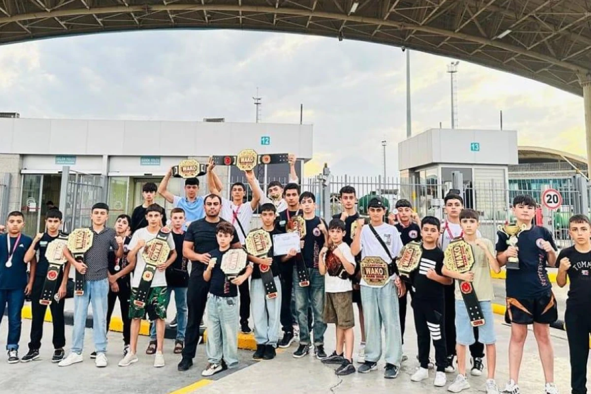 Naxçıvanlı kikboksçular Qarsdan 23 medalla qayıtdılar