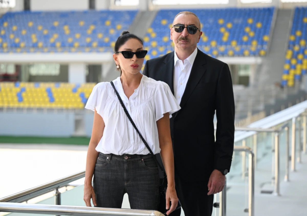 Prezident İlham Əliyev və birinci xanım Mehriban Əliyeva Gəncə şəhər stadionunda tikinti işlərinin gedişi ilə tanış oldular - YENİLƏNDİ — 2