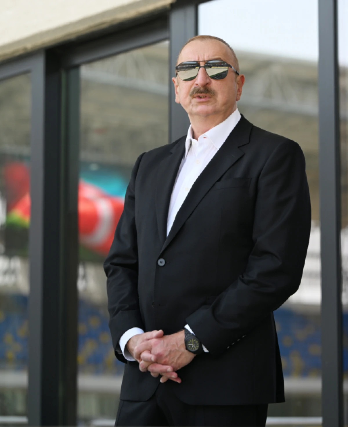 Prezident İlham Əliyev və birinci xanım Mehriban Əliyeva Gəncə şəhər stadionunda tikinti işlərinin gedişi ilə tanış oldular - YENİLƏNDİ — 3
