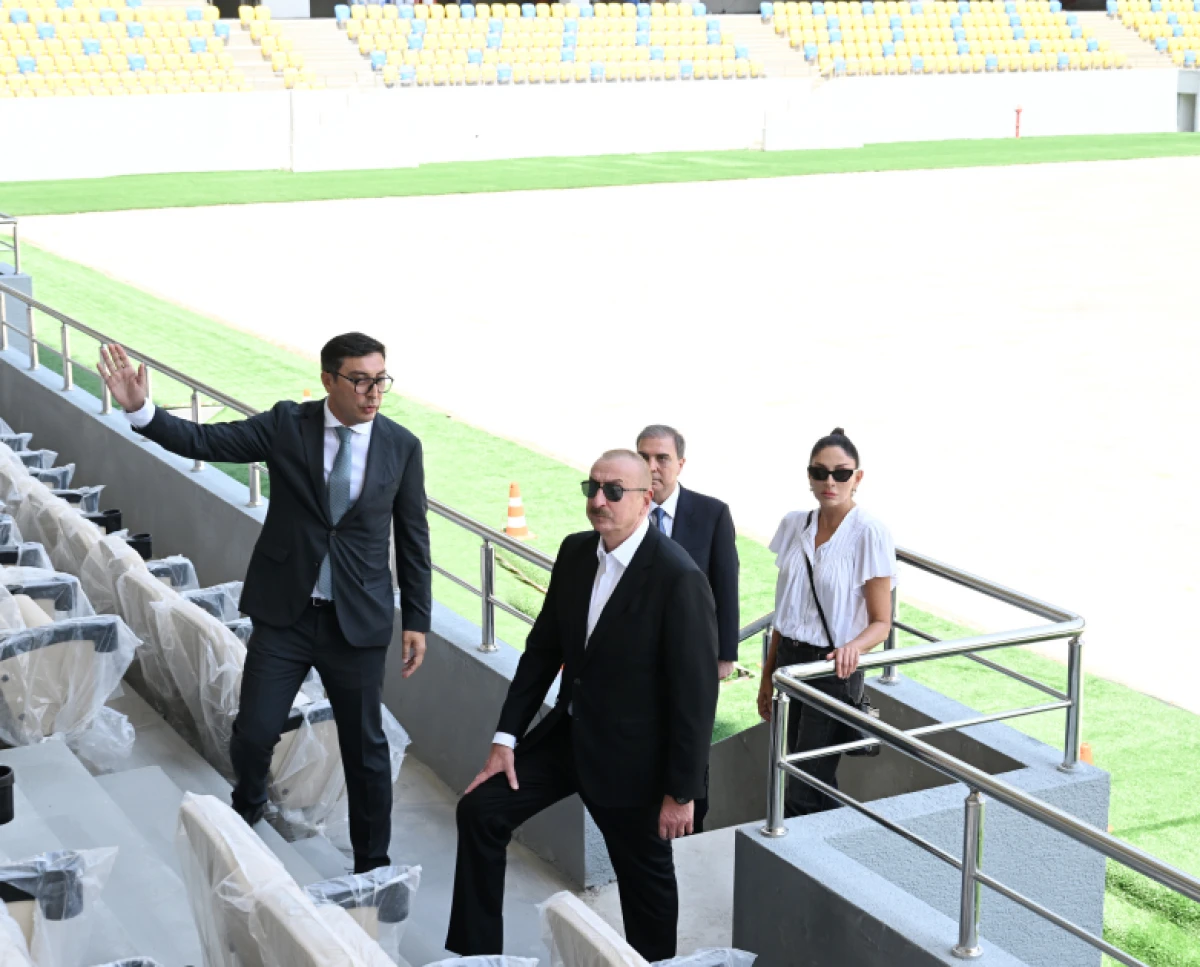 Prezident İlham Əliyev və birinci xanım Mehriban Əliyeva Gəncə şəhər stadionunda tikinti işlərinin gedişi ilə tanış oldular - YENİLƏNDİ — 4