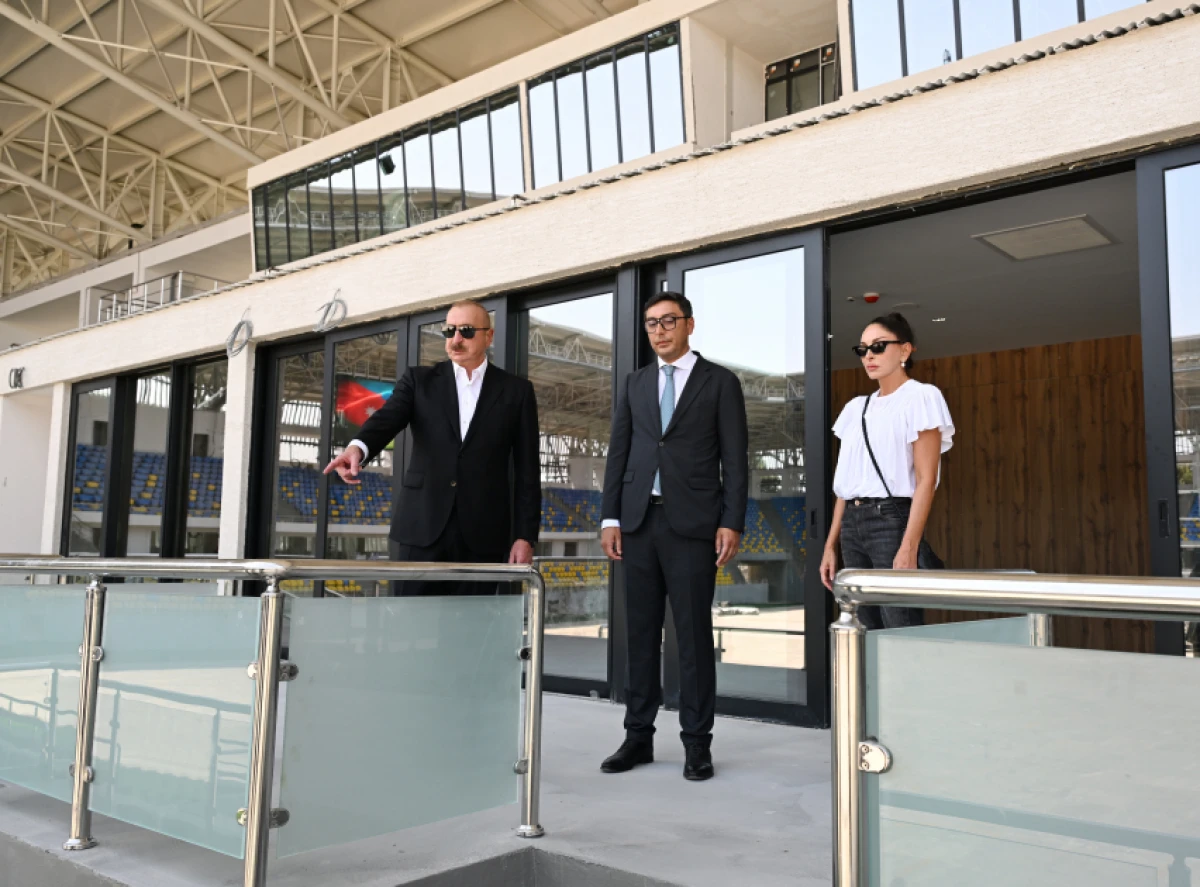 Prezident İlham Əliyev və birinci xanım Mehriban Əliyeva Gəncə şəhər stadionunda tikinti işlərinin gedişi ilə tanış oldular - YENİLƏNDİ — 5