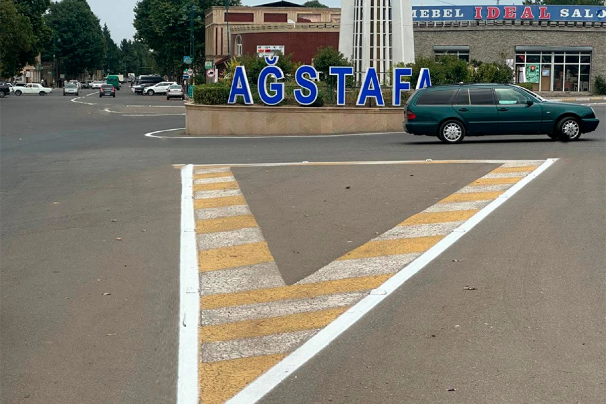 Ağstafa şəhərində yol nişanlanma işləri aparılır