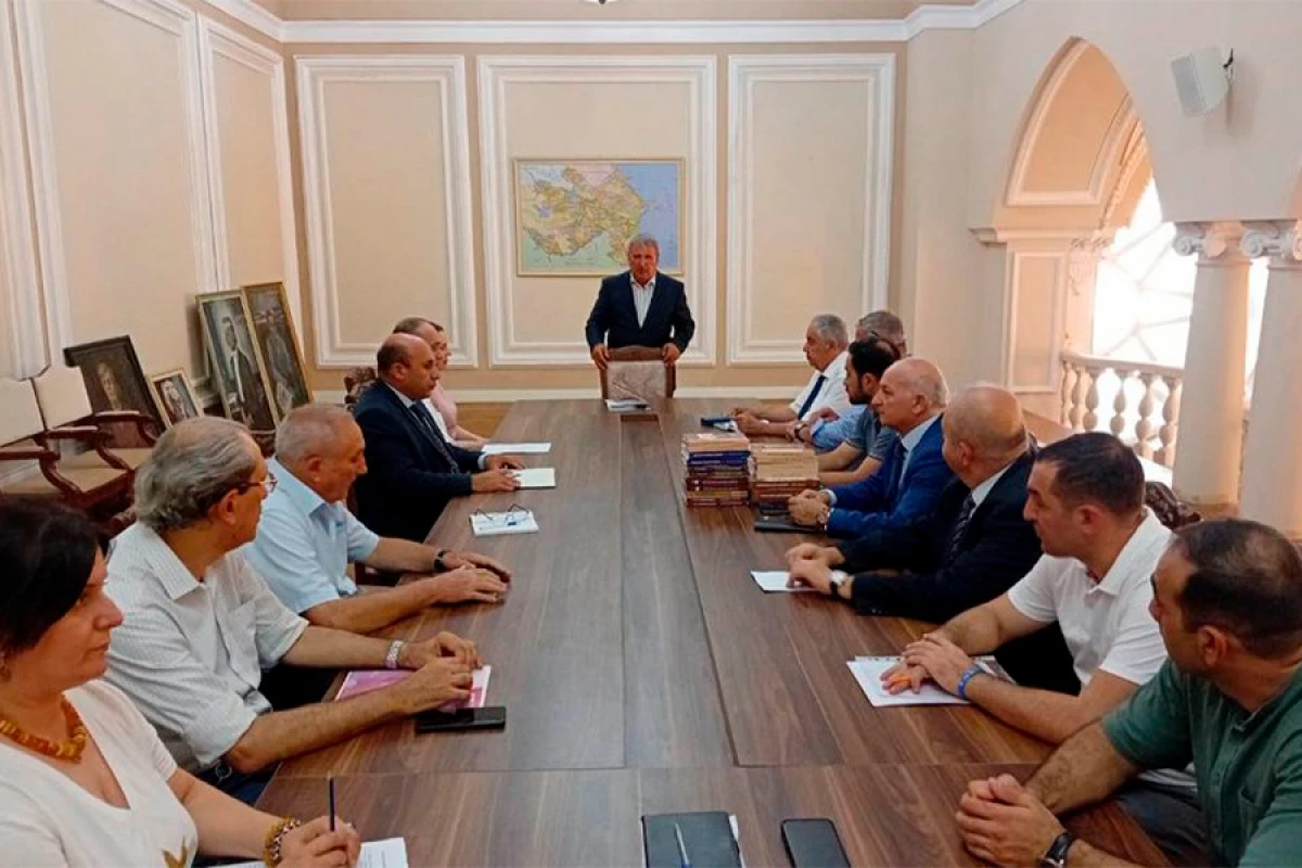 AMEA-nın 80 illiyi münasibətilə döş nişanı hazırlandı