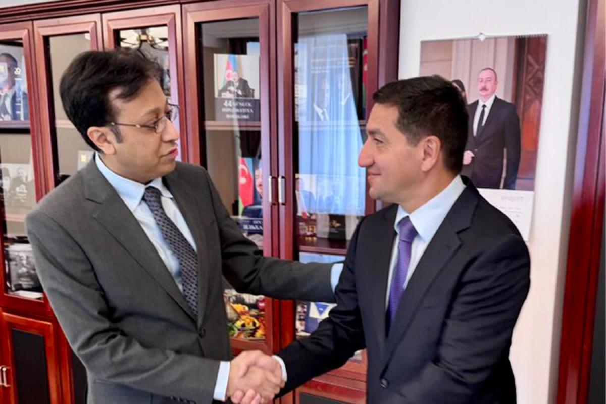 Hikmət Hacıyev Pakistan səfiri ilə görüşdü