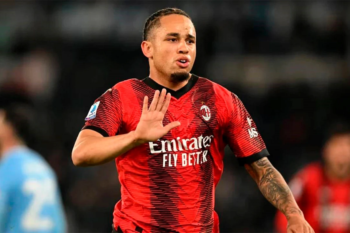 “Milan” hücumçusu ilə vidalaşdı
