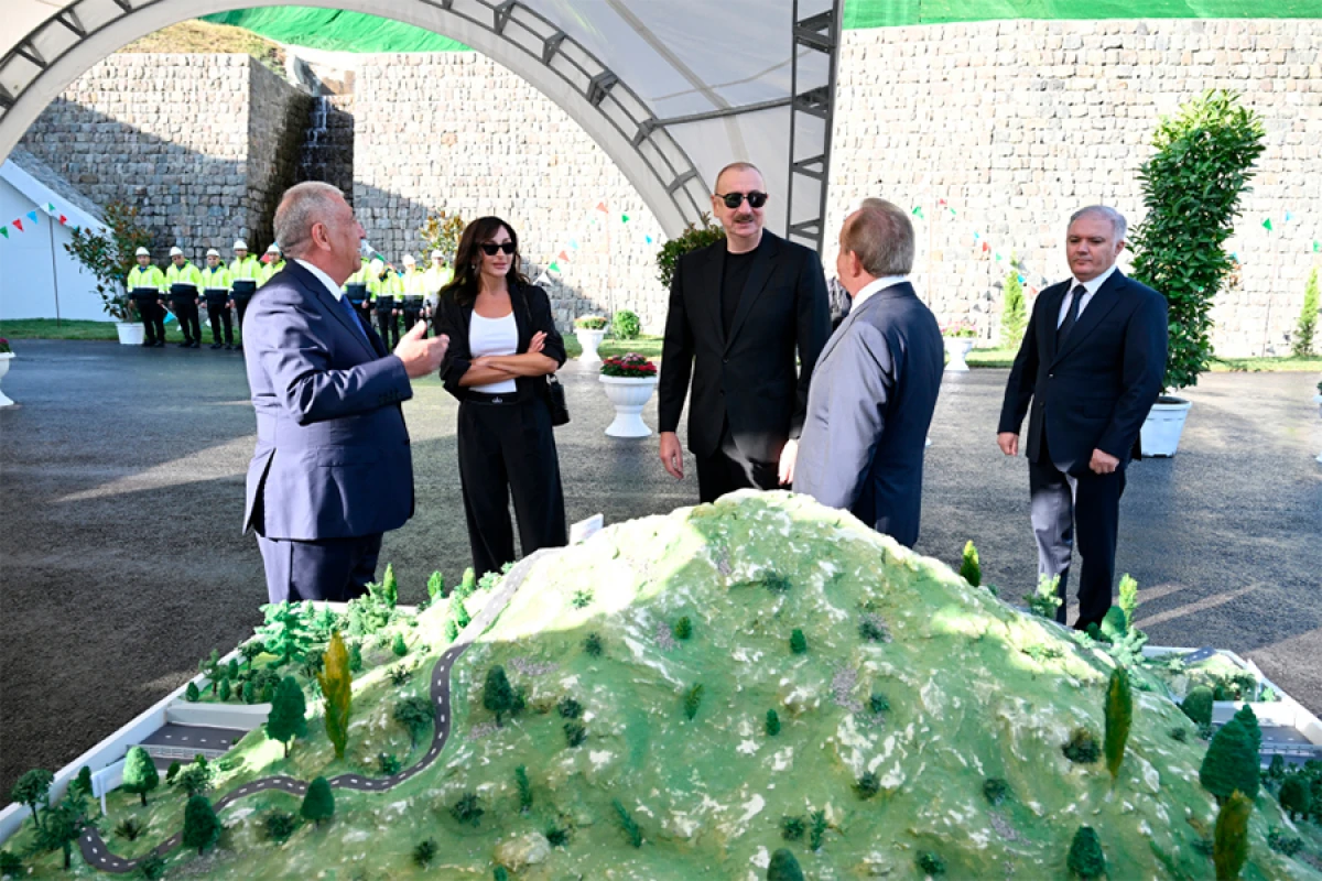 Prezident İlham Əliyev və birinci xanım Mehriban Əliyeva Toğanalı-Kəlbəcər-İstisu avtomobil yolunda görülən işlərlə tanış oldular - YENİLƏNDİ