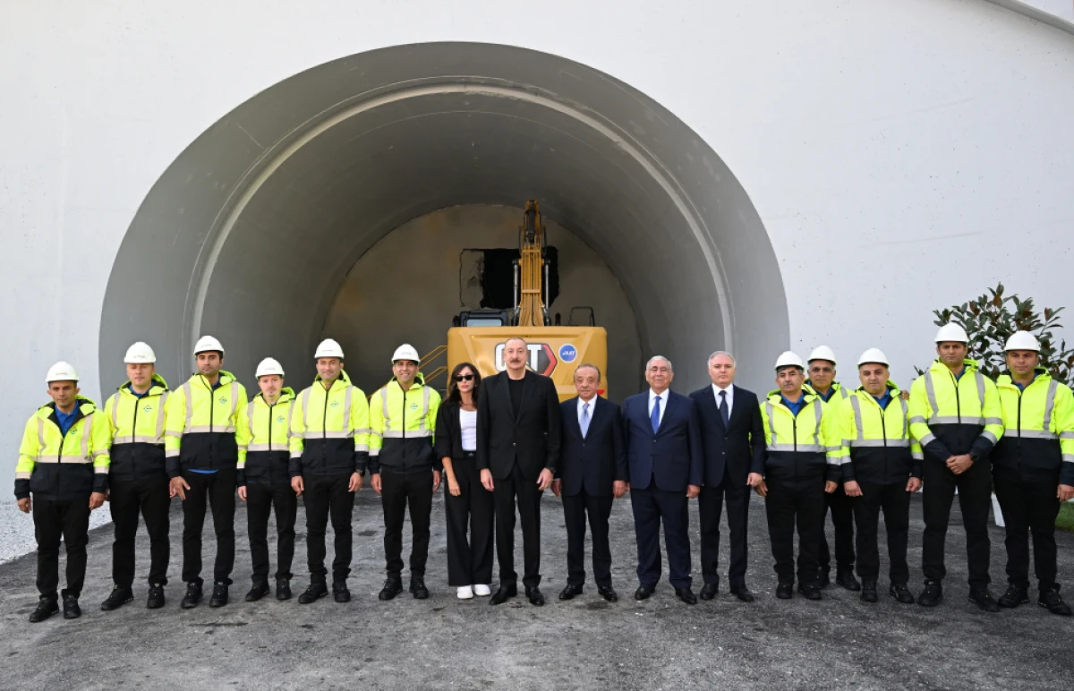 Prezident İlham Əliyev və birinci xanım Mehriban Əliyeva Toğanalı-Kəlbəcər-İstisu avtomobil yolunda görülən işlərlə tanış oldular - YENİLƏNDİ — 1