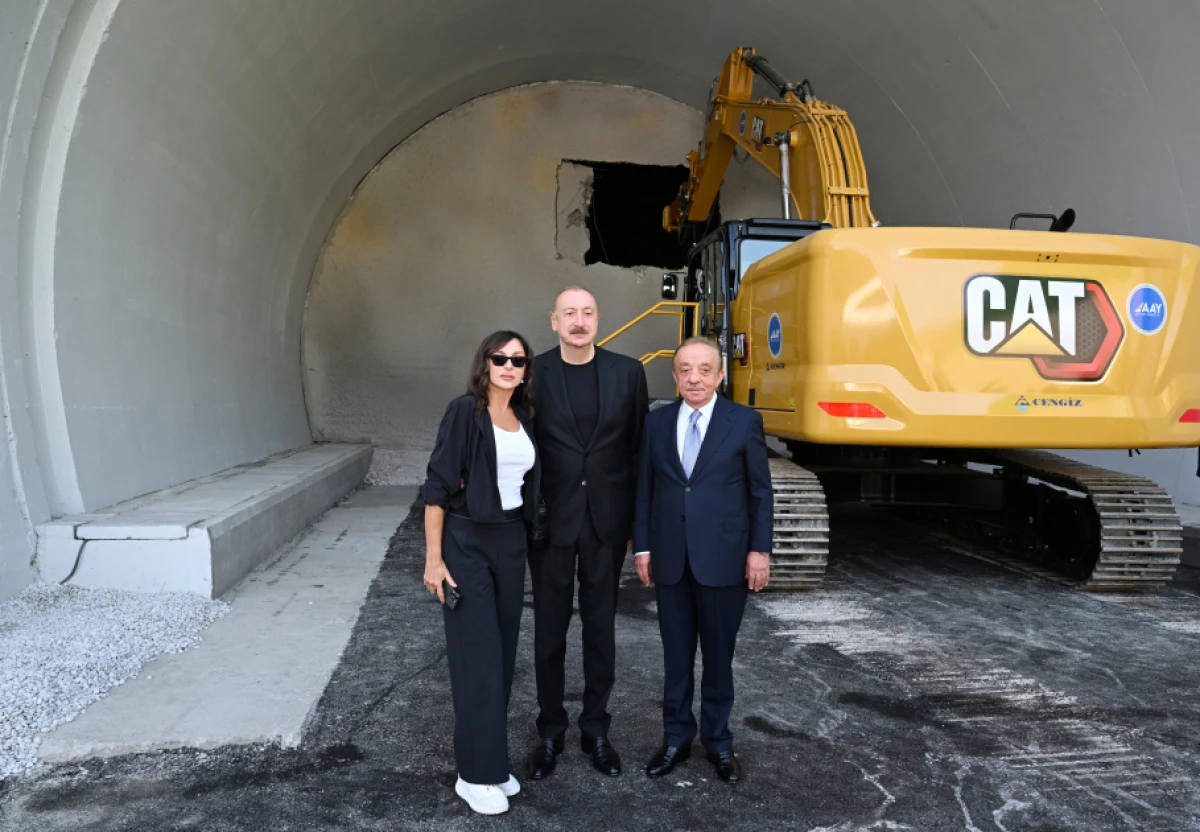 Prezident İlham Əliyev və birinci xanım Mehriban Əliyeva Toğanalı-Kəlbəcər-İstisu avtomobil yolunda görülən işlərlə tanış oldular - YENİLƏNDİ — 2
