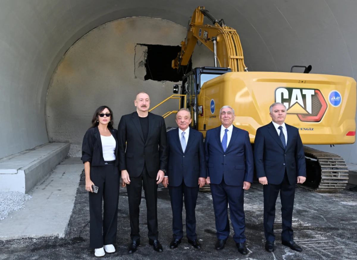 Prezident İlham Əliyev və birinci xanım Mehriban Əliyeva Toğanalı-Kəlbəcər-İstisu avtomobil yolunda görülən işlərlə tanış oldular - YENİLƏNDİ — 4