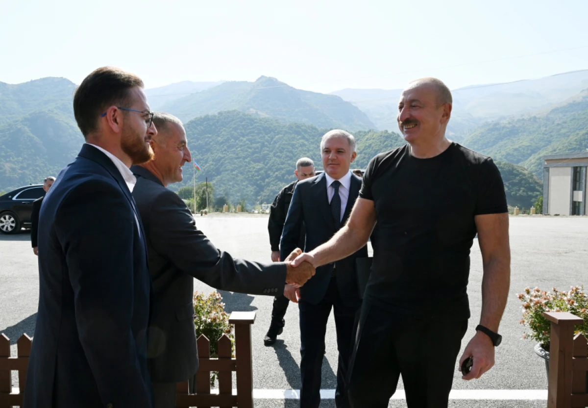 Prezident “Balland – Kəlbəcər balı, arı və arıçılıq məhsulları mağazası”nın açılışında iştirak etdi - YENİLƏNDİ — 4