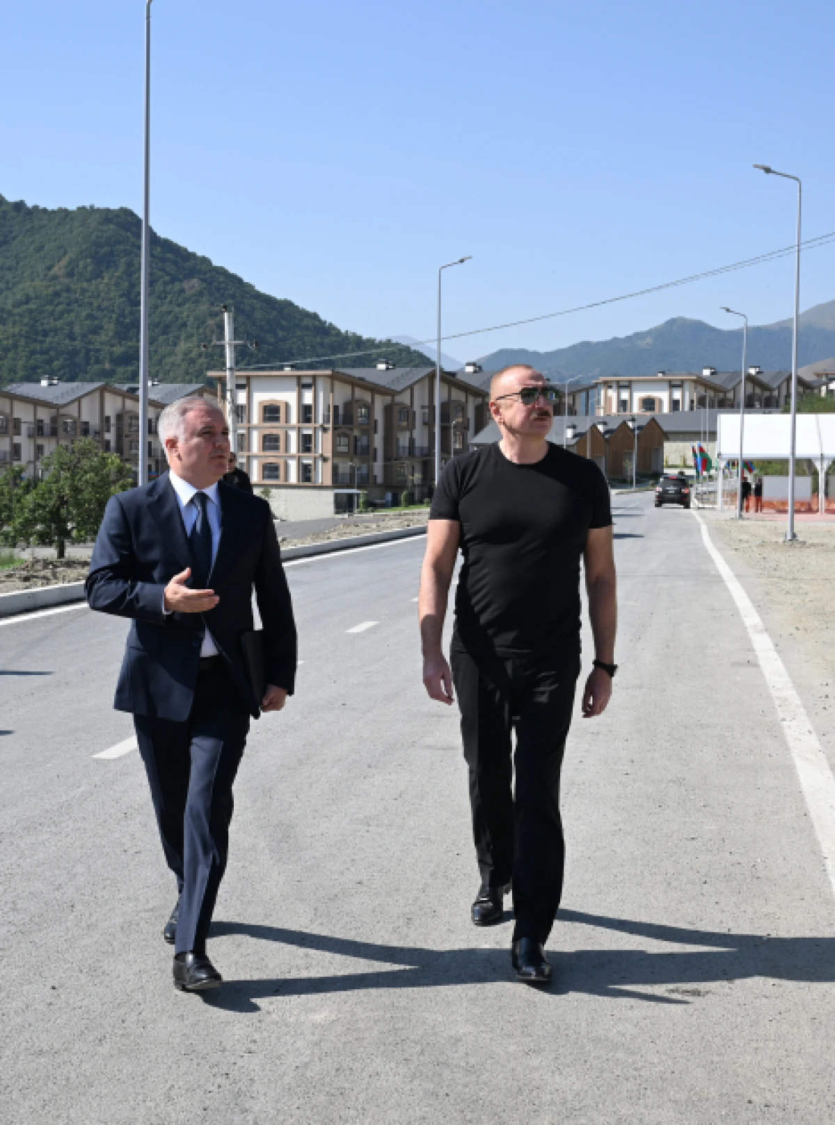 Prezident “Balland – Kəlbəcər balı, arı və arıçılıq məhsulları mağazası”nın açılışında iştirak etdi - YENİLƏNDİ — 7