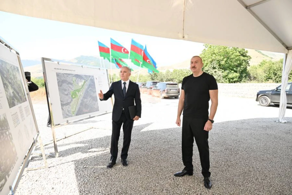 Prezident Kəlbəcər şəhərində 3-cü yaşayış kompleksinin təməlini qoydu - YENİLƏNDİ