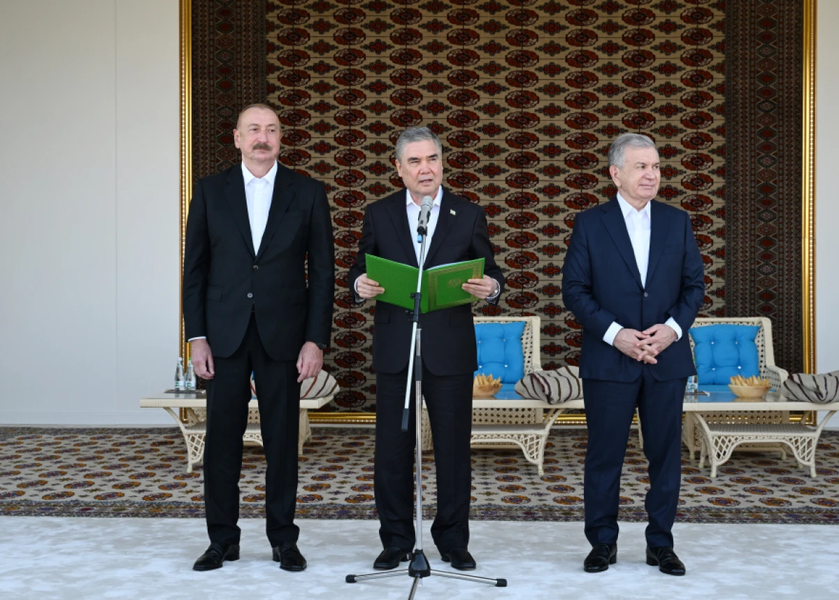 Azərbaycan Prezidenti İlham Əliyevə “Axaltəkə” atı hədiyyə edildi- YENİLƏNDİ — 6
