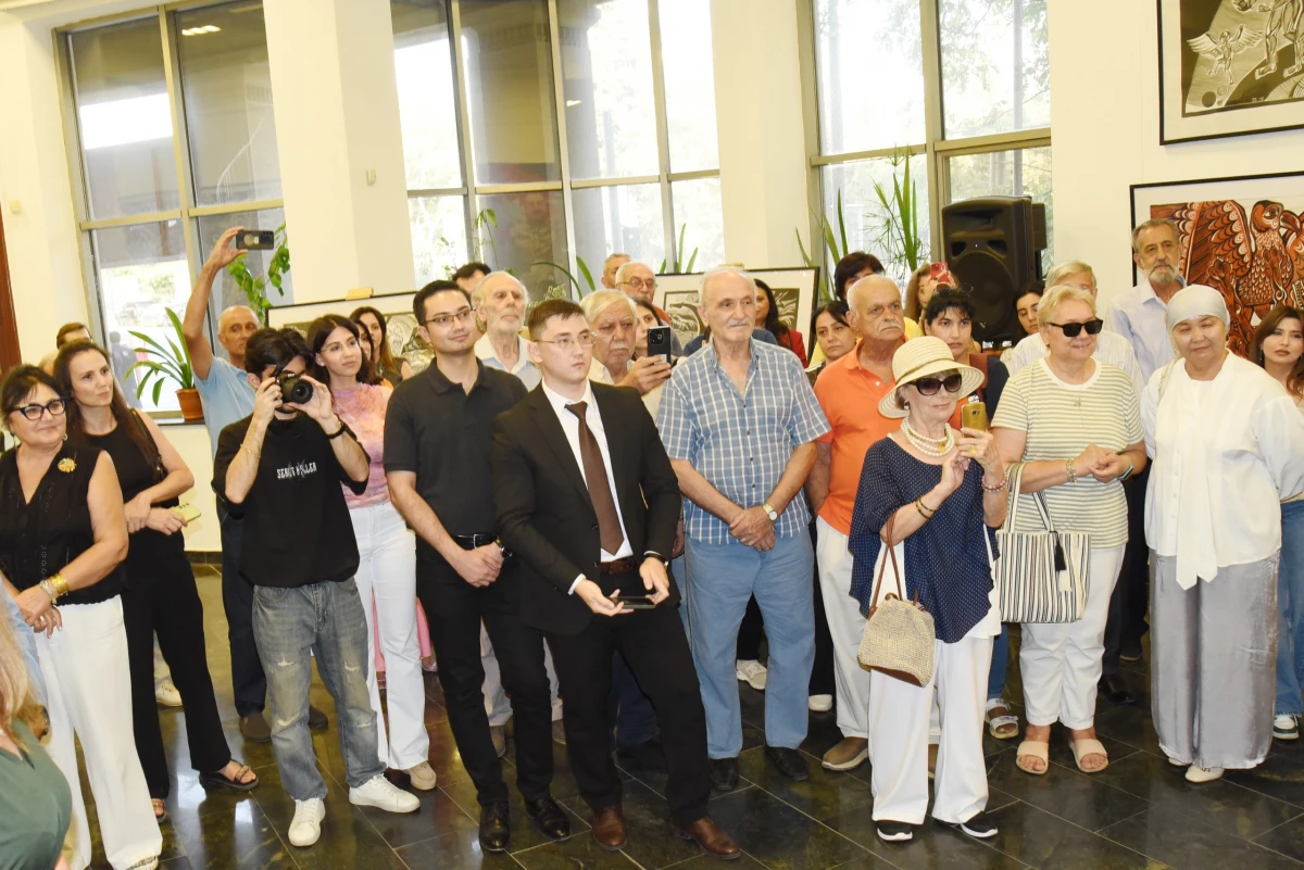 Batuxan Baymenin “NOMADE BLACK & WHITE” sərgisi Bakıda açıldı — 2